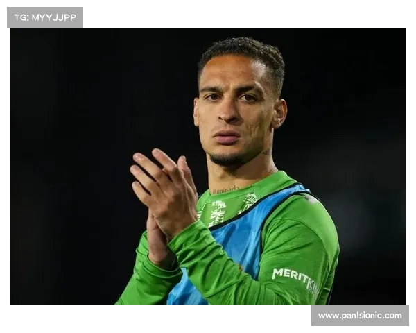 40多天煎熬终告别曼联 安东尼加盟贝蒂斯发布会落泪实现心灵救赎 40多天煎熬终告别曼联 安东尼加盟贝蒂斯发布会落泪实现心灵救赎