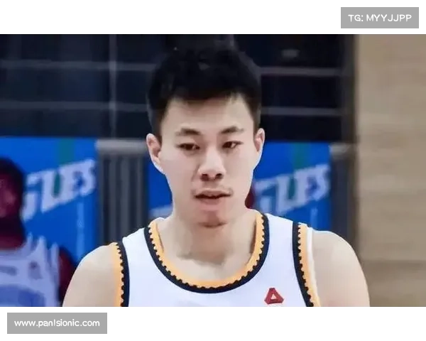 张镇麟亮相上海三甲港基地已与队训练 明日或随队赴日本拉练 张镇麟亮相上海三甲港基地已与队训练 明日或随队赴日本拉练