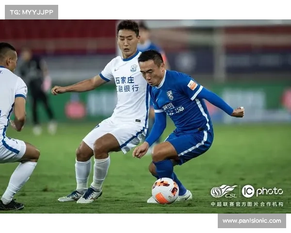 李永佳被球闷晕仍誓言捍卫球门不屈不挠展现拼搏精神 李永佳被球闷晕仍誓言捍卫球门不屈不挠展现拼搏精神